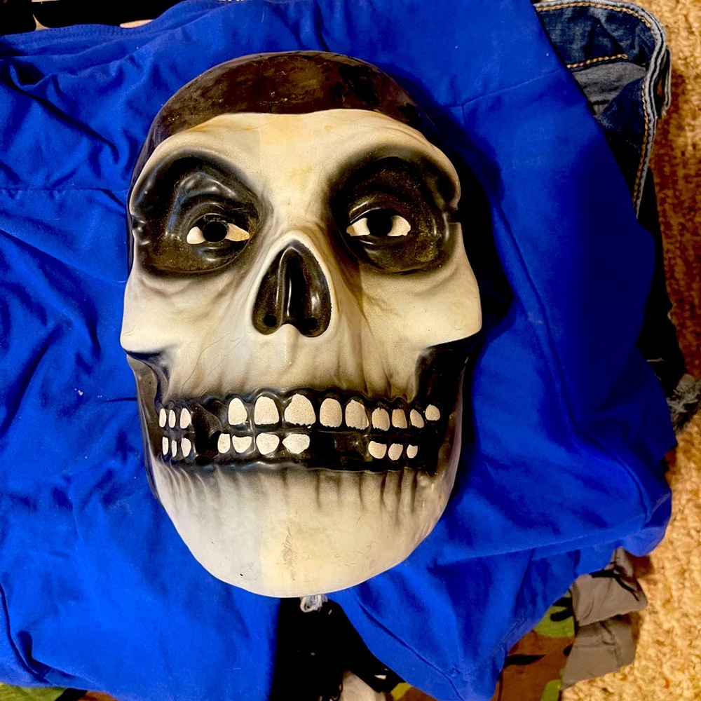 Misfits mask
